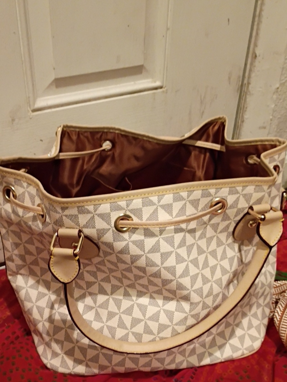 Cream Geometric Tote Bag - Stylish Everyday Carry